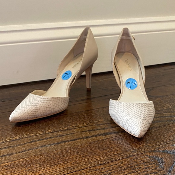 NWT Calvin Klein Naline Textured Snakeskin Light Beige/Cream Heels Size 7-1/2 - Picture 1 of 10